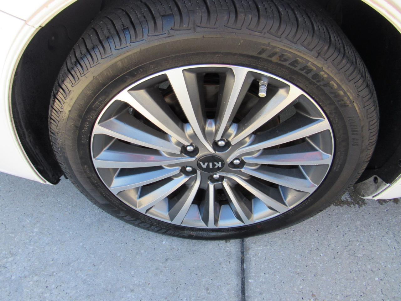 Kia Cadenza Premium Sedan 2017