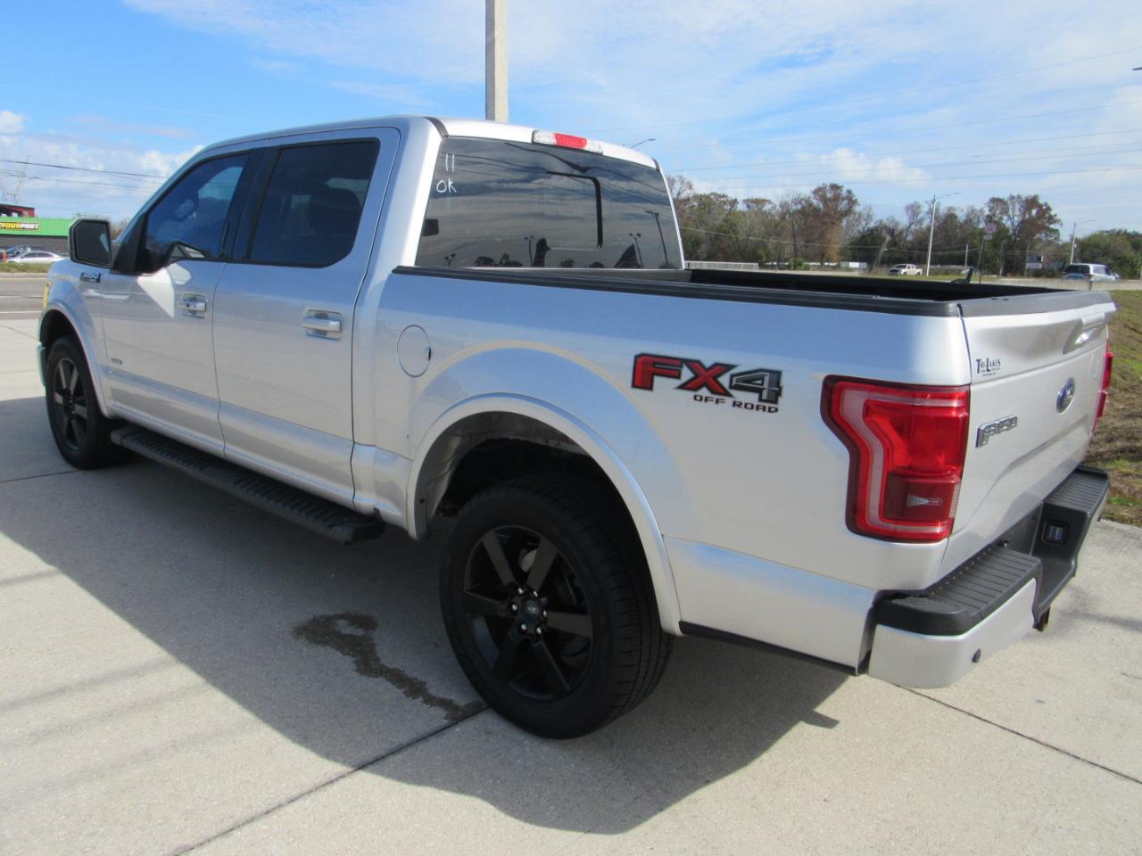 Ford F-150 4WD SuperCrew 145" Lariat 2015