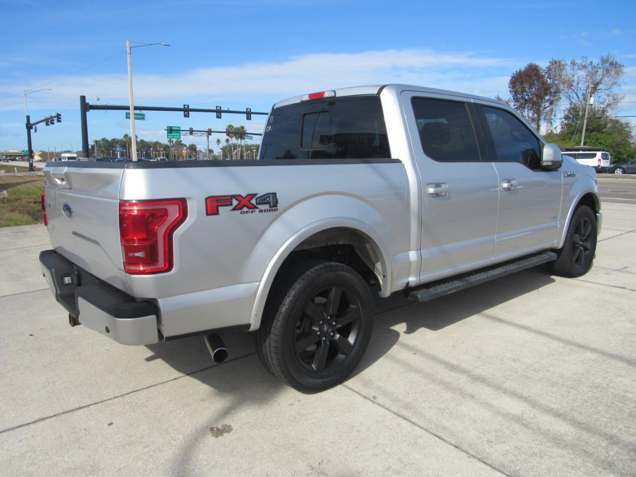 Ford F-150 4WD SuperCrew 145" Lariat 2015