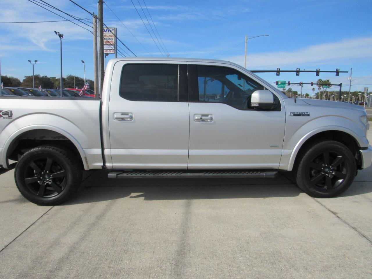 Ford F-150 4WD SuperCrew 145" Lariat 2015