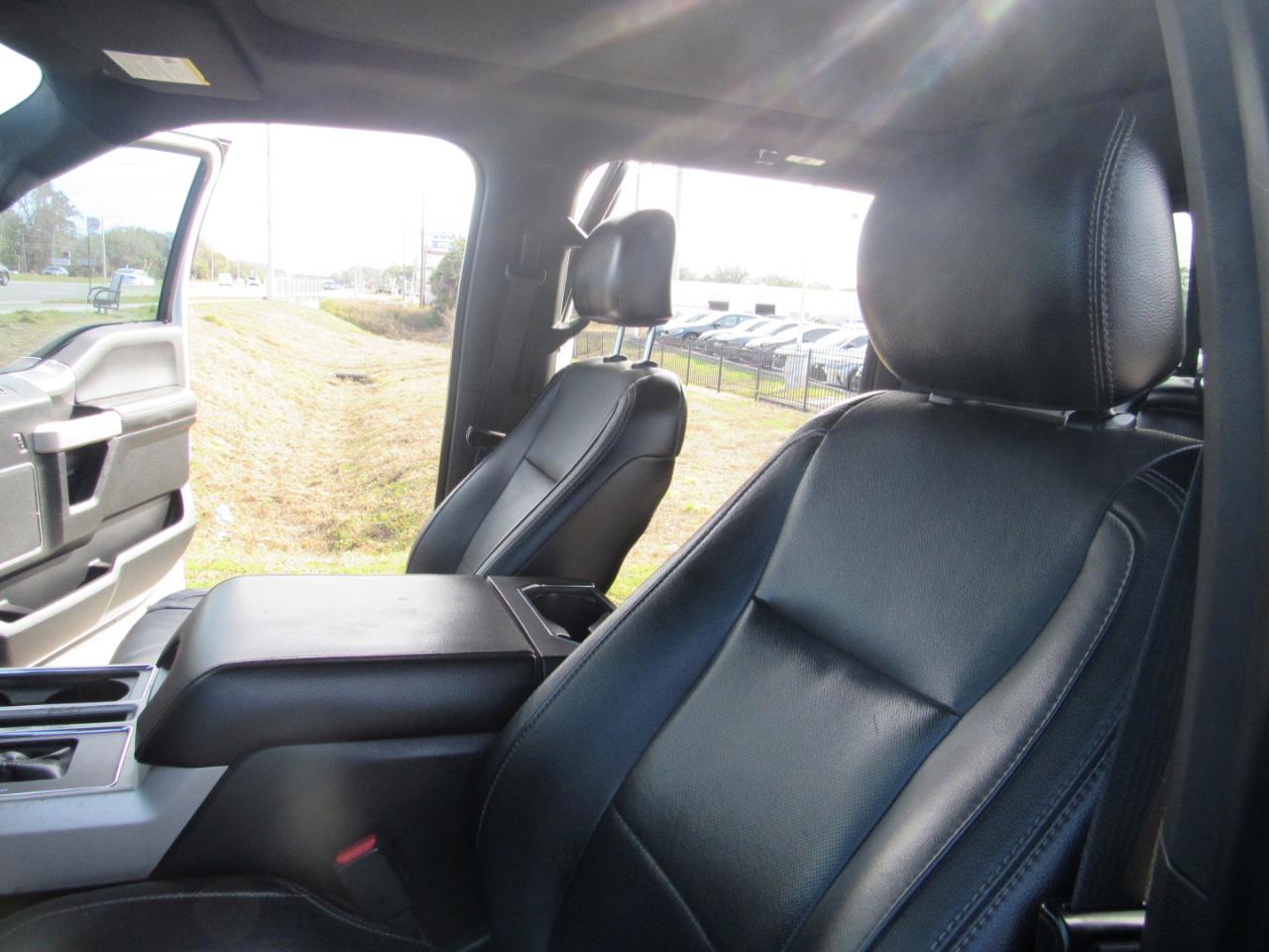 Ford F-150 4WD SuperCrew 145" Lariat 2015