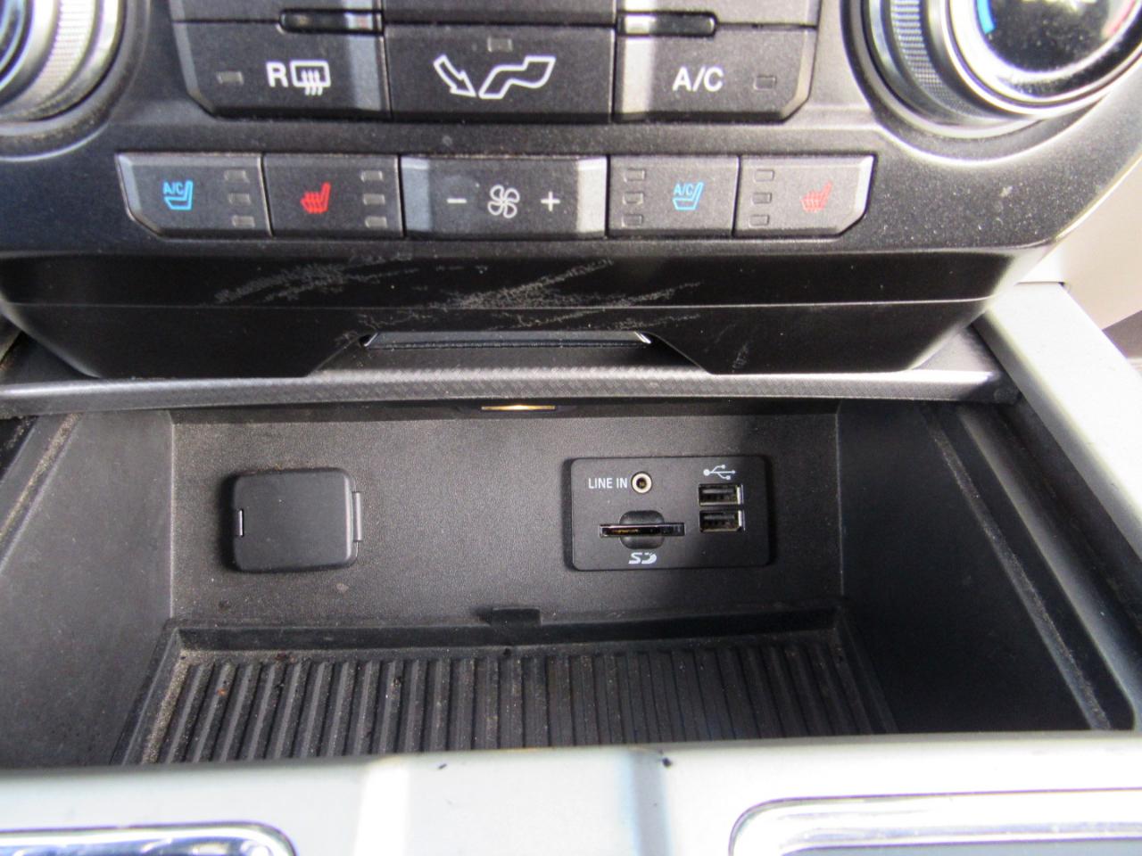 Ford F-150 4WD SuperCrew 145" Lariat 2015