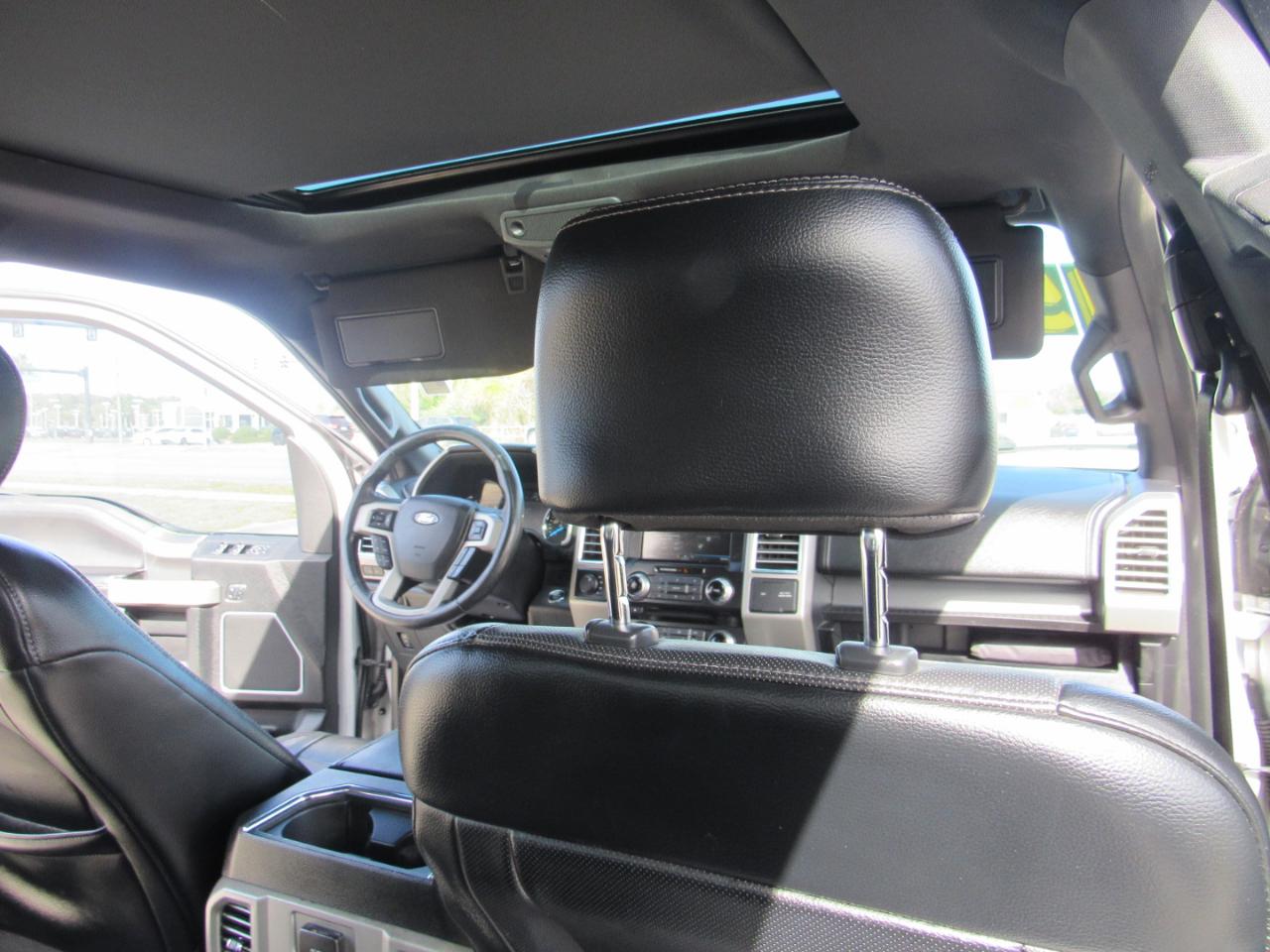 Ford F-150 4WD SuperCrew 145" Lariat 2015