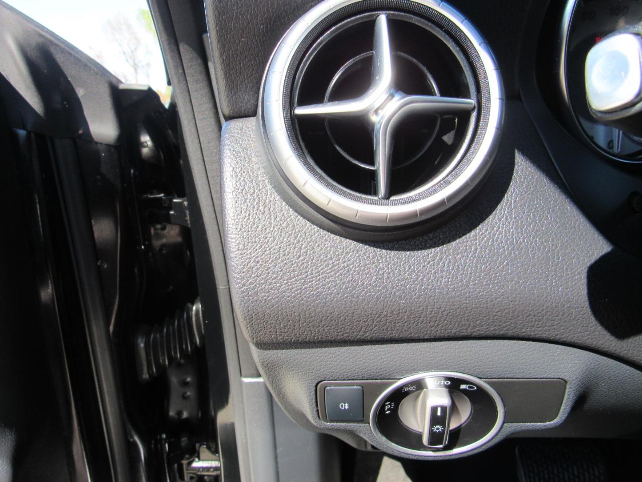 Mercedes-Benz CLA 4dr Sdn CLA 250 FWD 2016