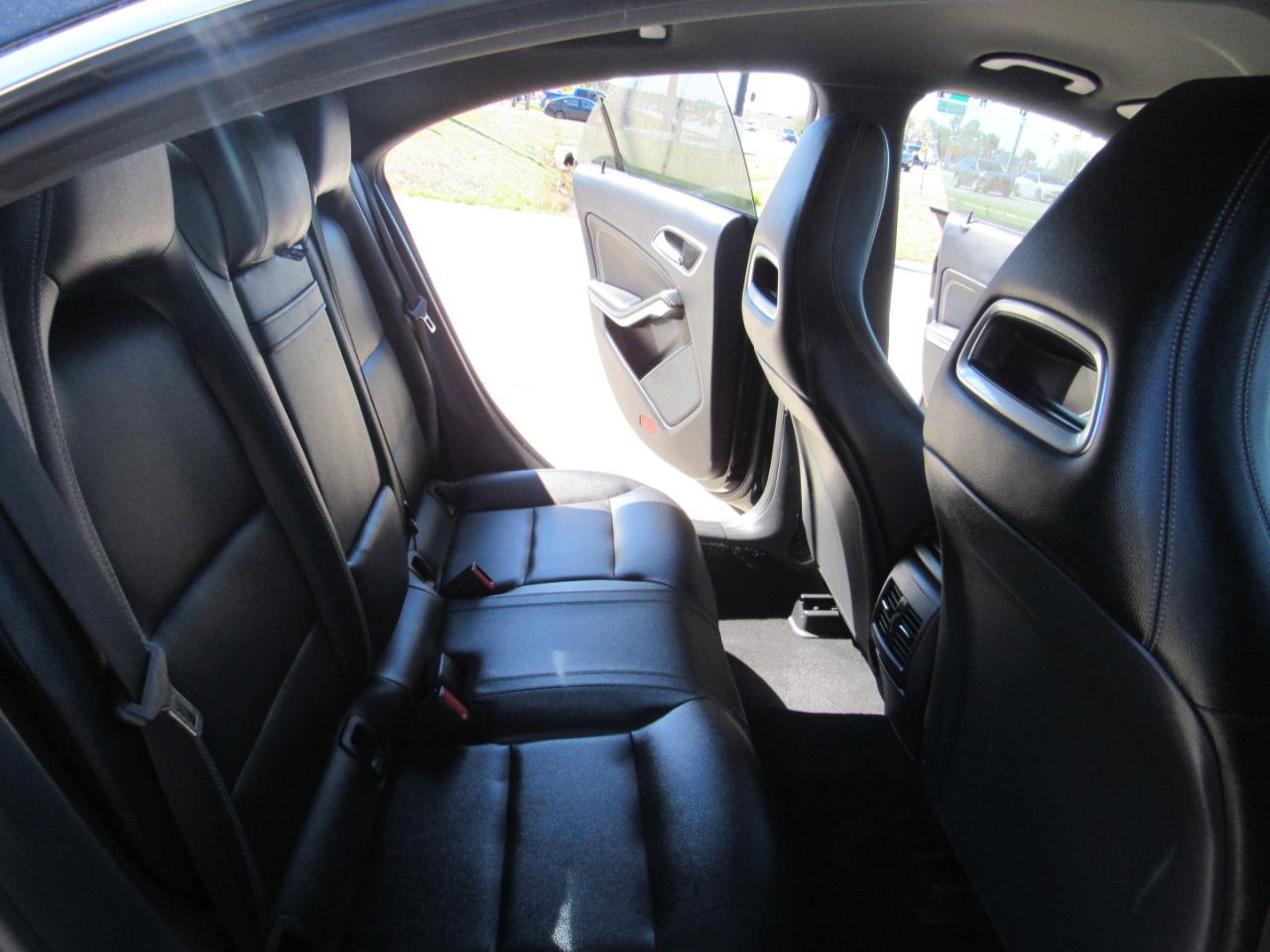 Mercedes-Benz CLA 4dr Sdn CLA 250 FWD 2016