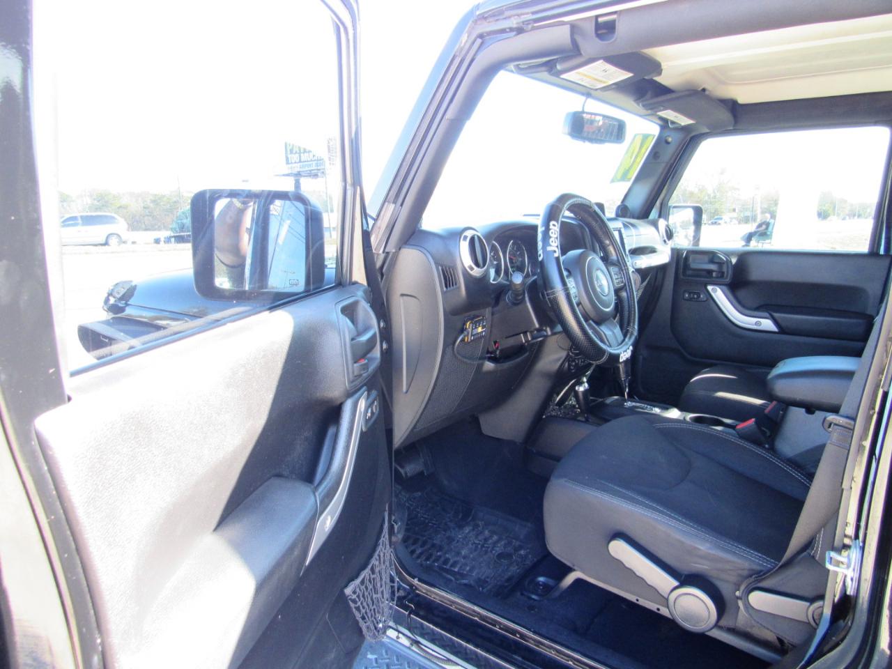 Jeep Wrangler Unlimited 4WD 4dr Sahara 2014