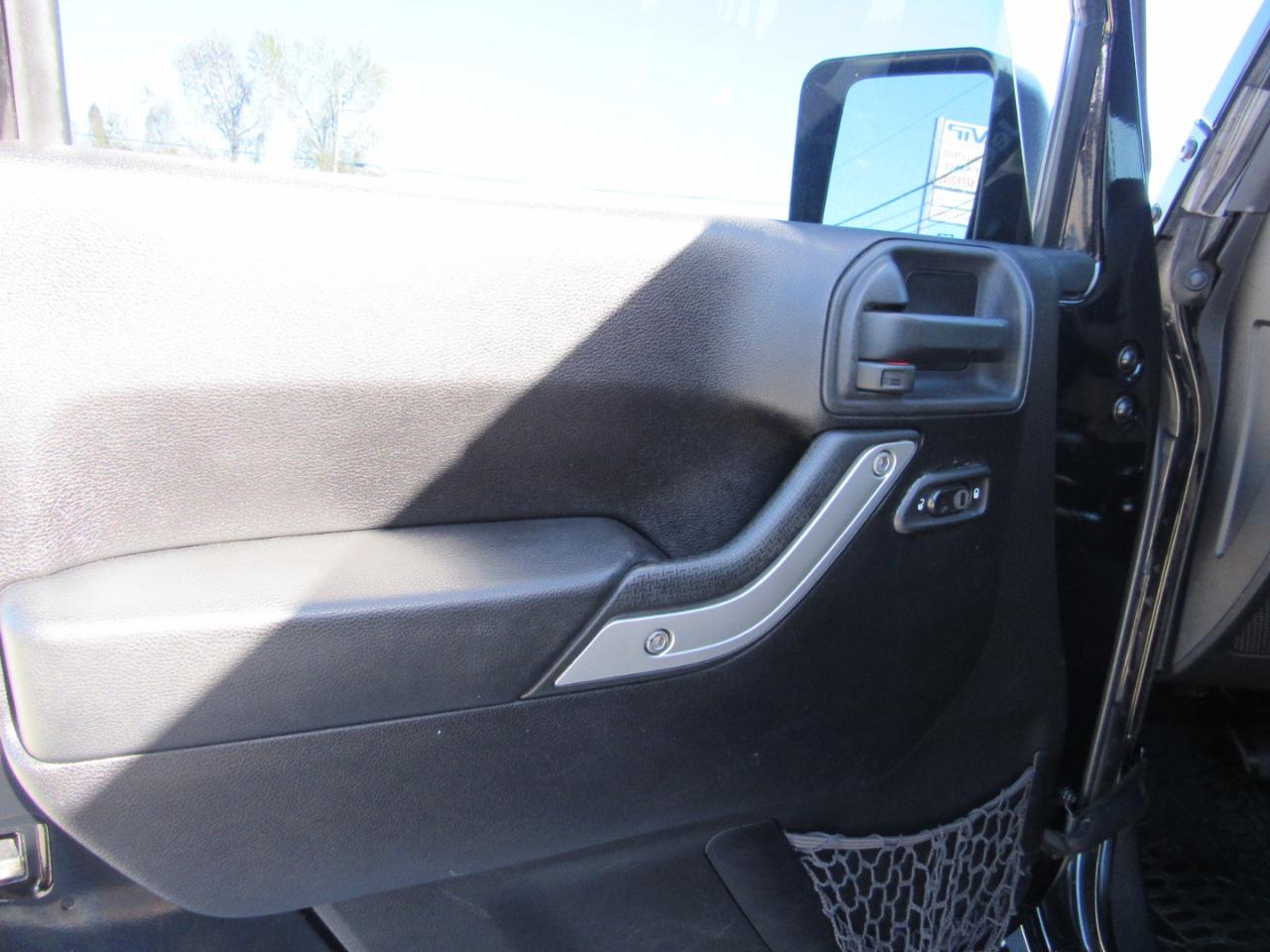 Jeep Wrangler Unlimited 4WD 4dr Sahara 2014