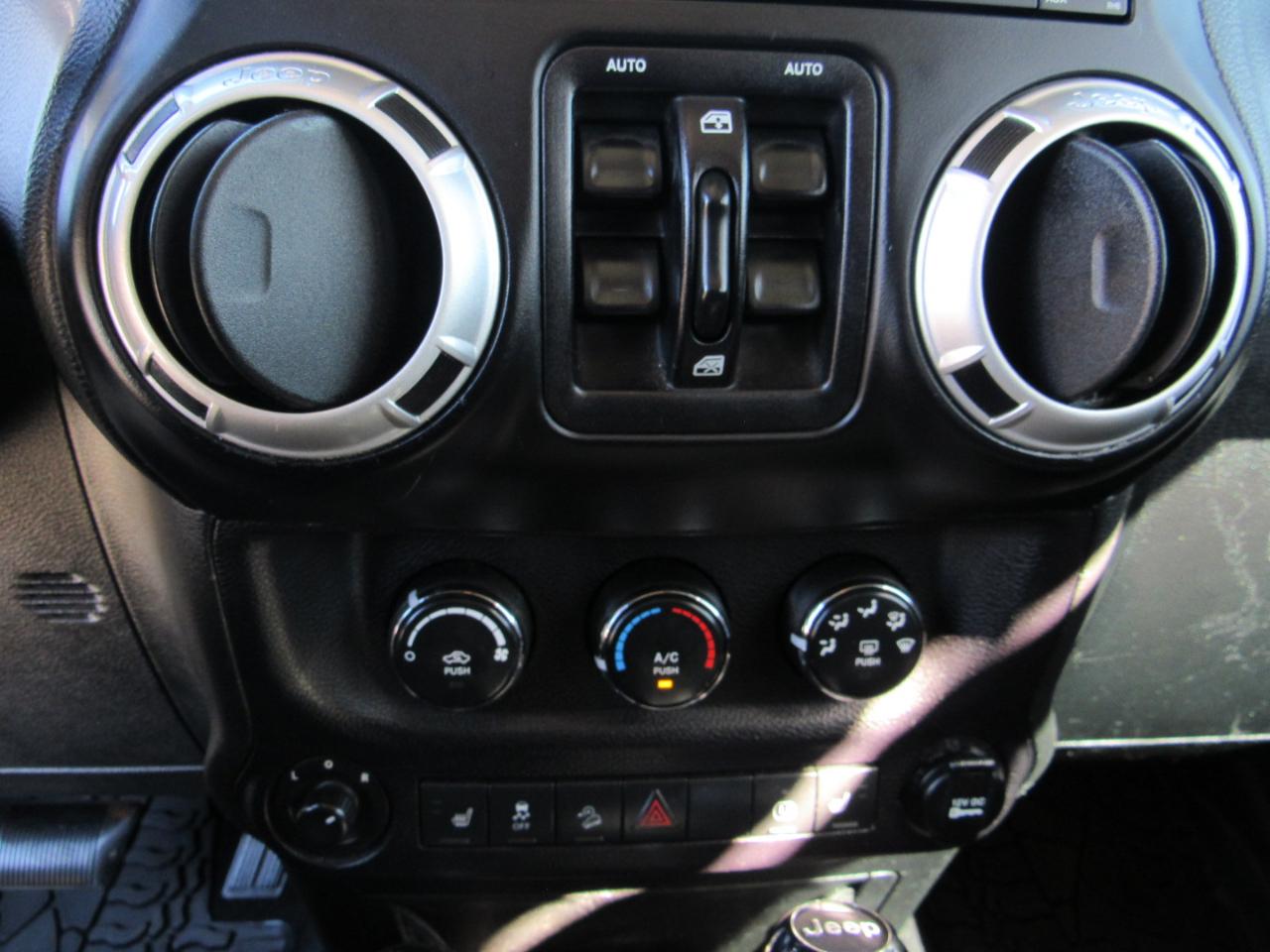 Jeep Wrangler Unlimited 4WD 4dr Sahara 2014