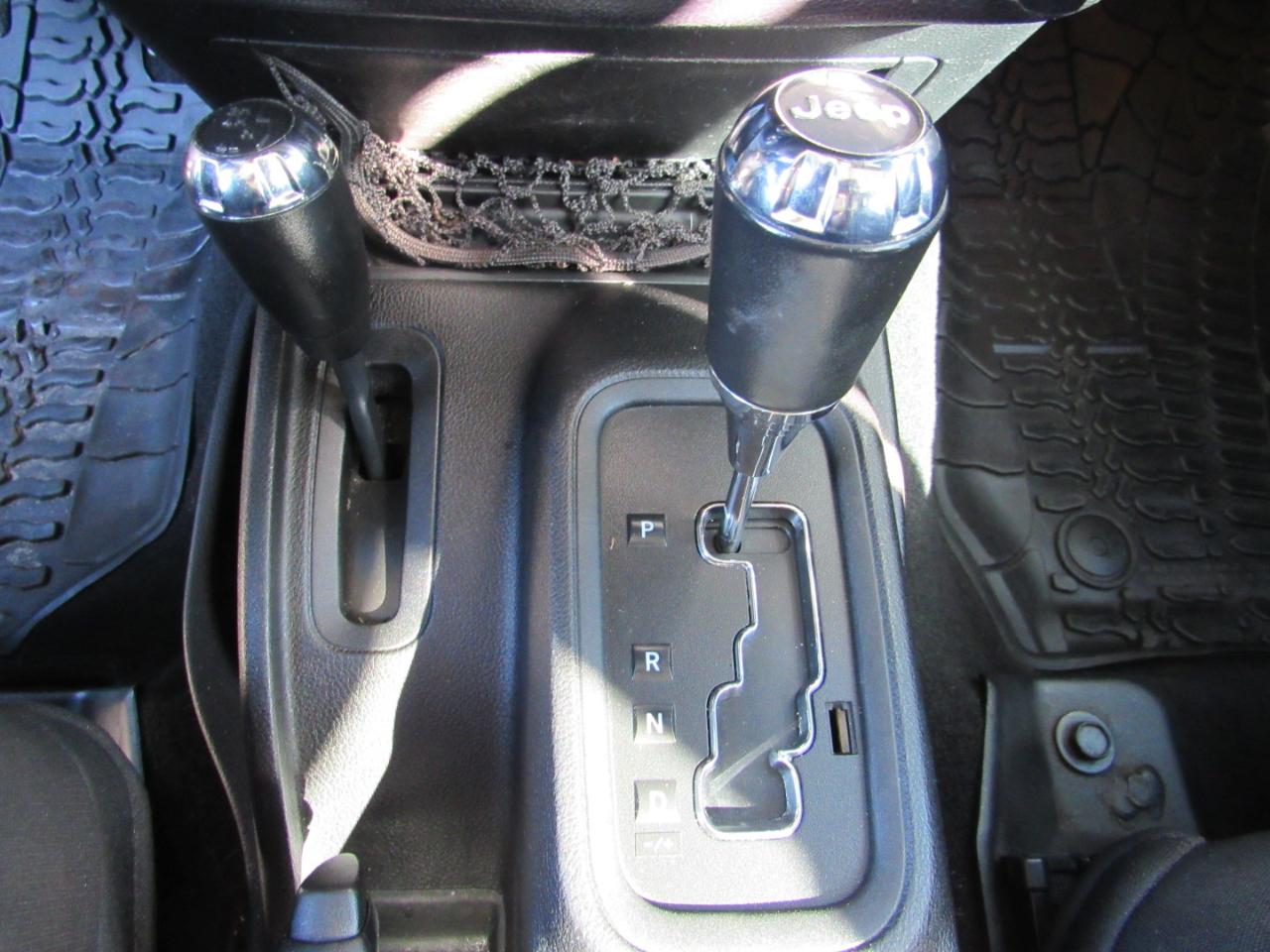 Jeep Wrangler Unlimited 4WD 4dr Sahara 2014