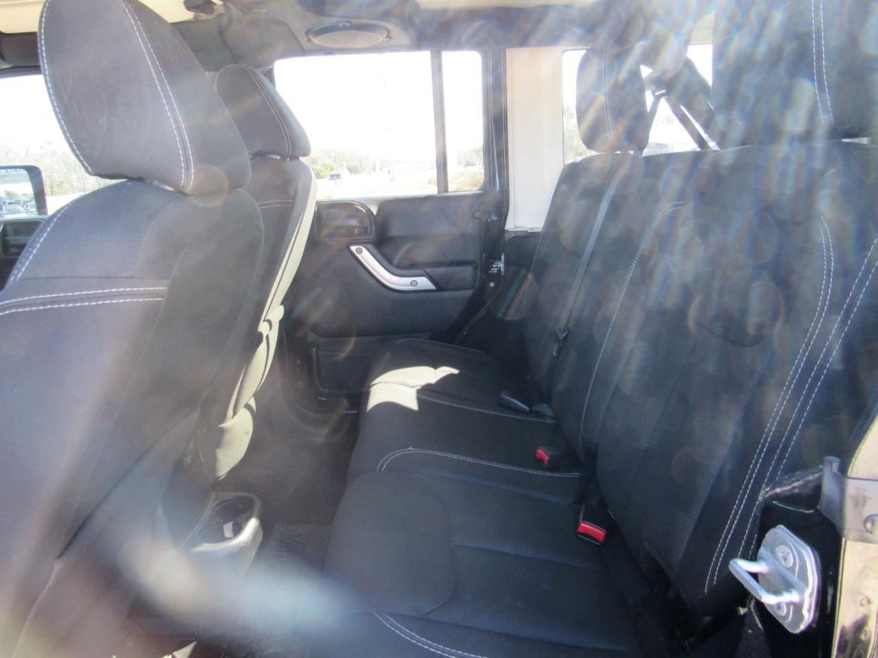 Jeep Wrangler Unlimited 4WD 4dr Sahara 2014