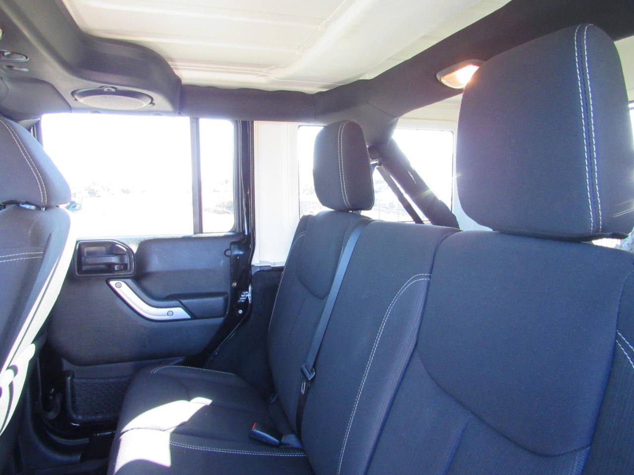 Jeep Wrangler Unlimited 4WD 4dr Sahara 2014