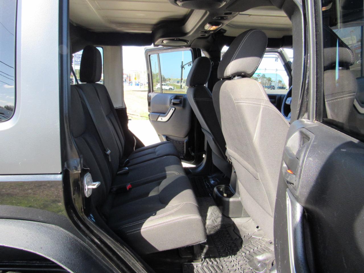 Jeep Wrangler Unlimited 4WD 4dr Sahara 2014