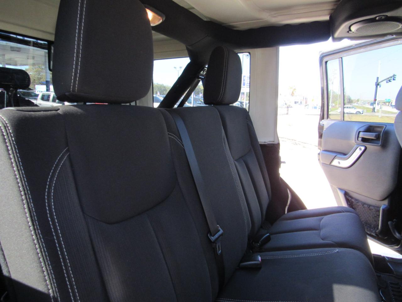 Jeep Wrangler Unlimited 4WD 4dr Sahara 2014