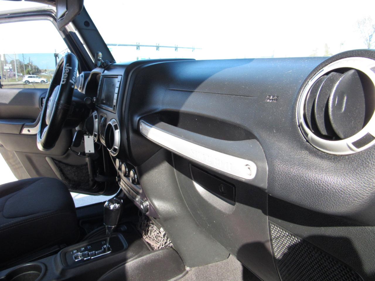 Jeep Wrangler Unlimited 4WD 4dr Sahara 2014