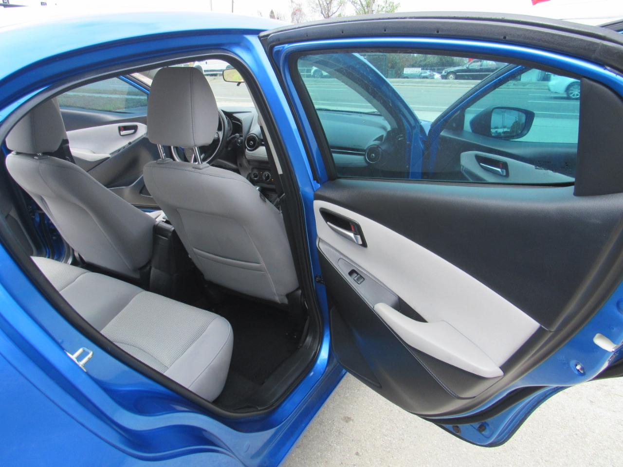 Toyota Yaris Sedan XLE Auto (Natl) 2019