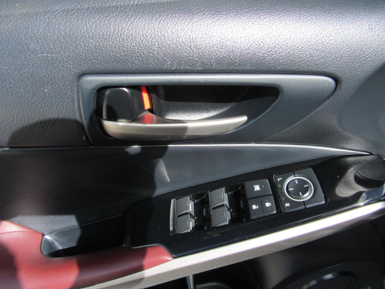 Lexus IS IS 300 RWD 2018