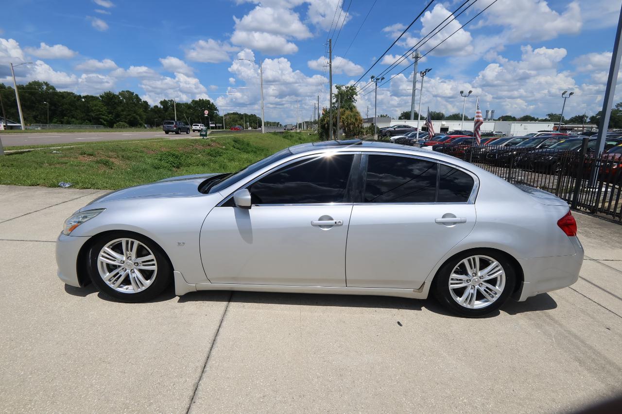 Infiniti Q40 4dr Sdn RWD 2015