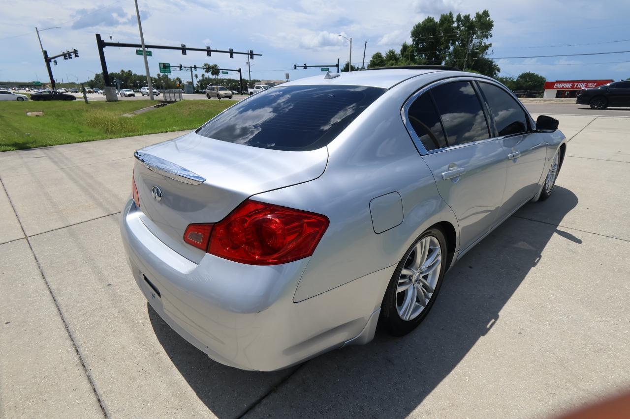 Infiniti Q40 4dr Sdn RWD 2015