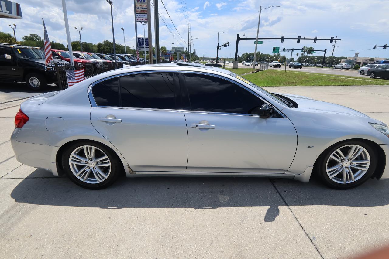 Infiniti Q40 4dr Sdn RWD 2015