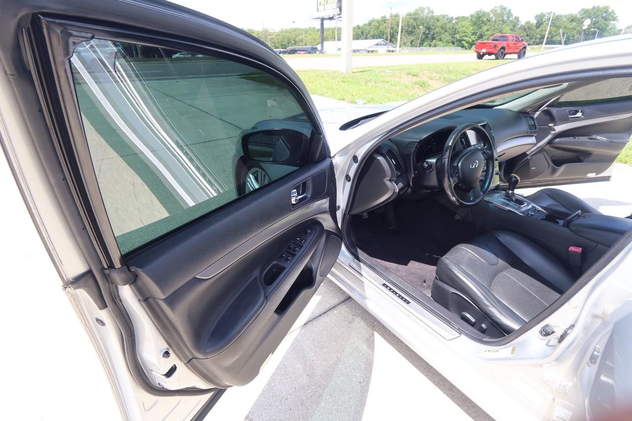 Infiniti Q40 4dr Sdn RWD 2015