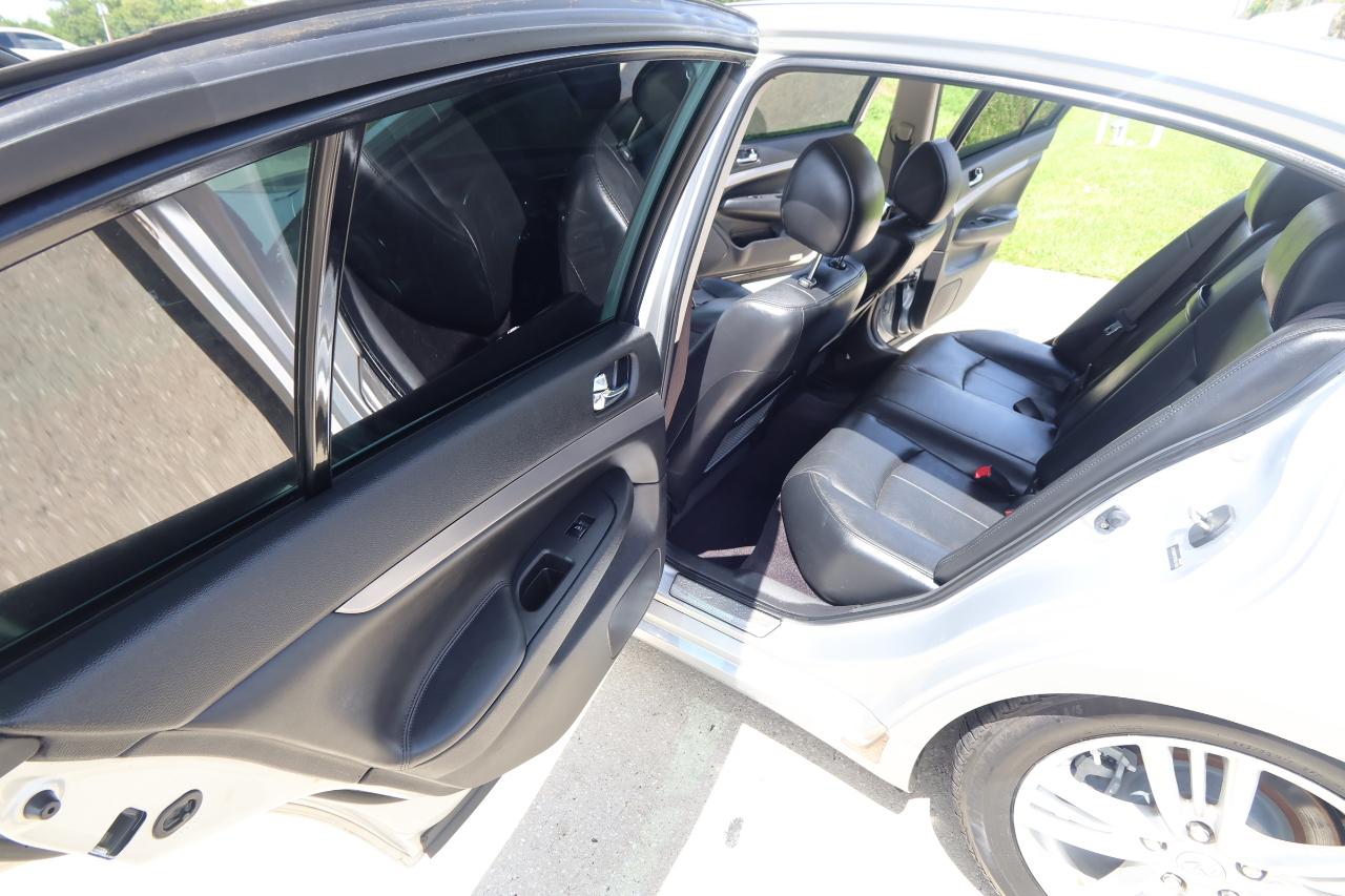 Infiniti Q40 4dr Sdn RWD 2015