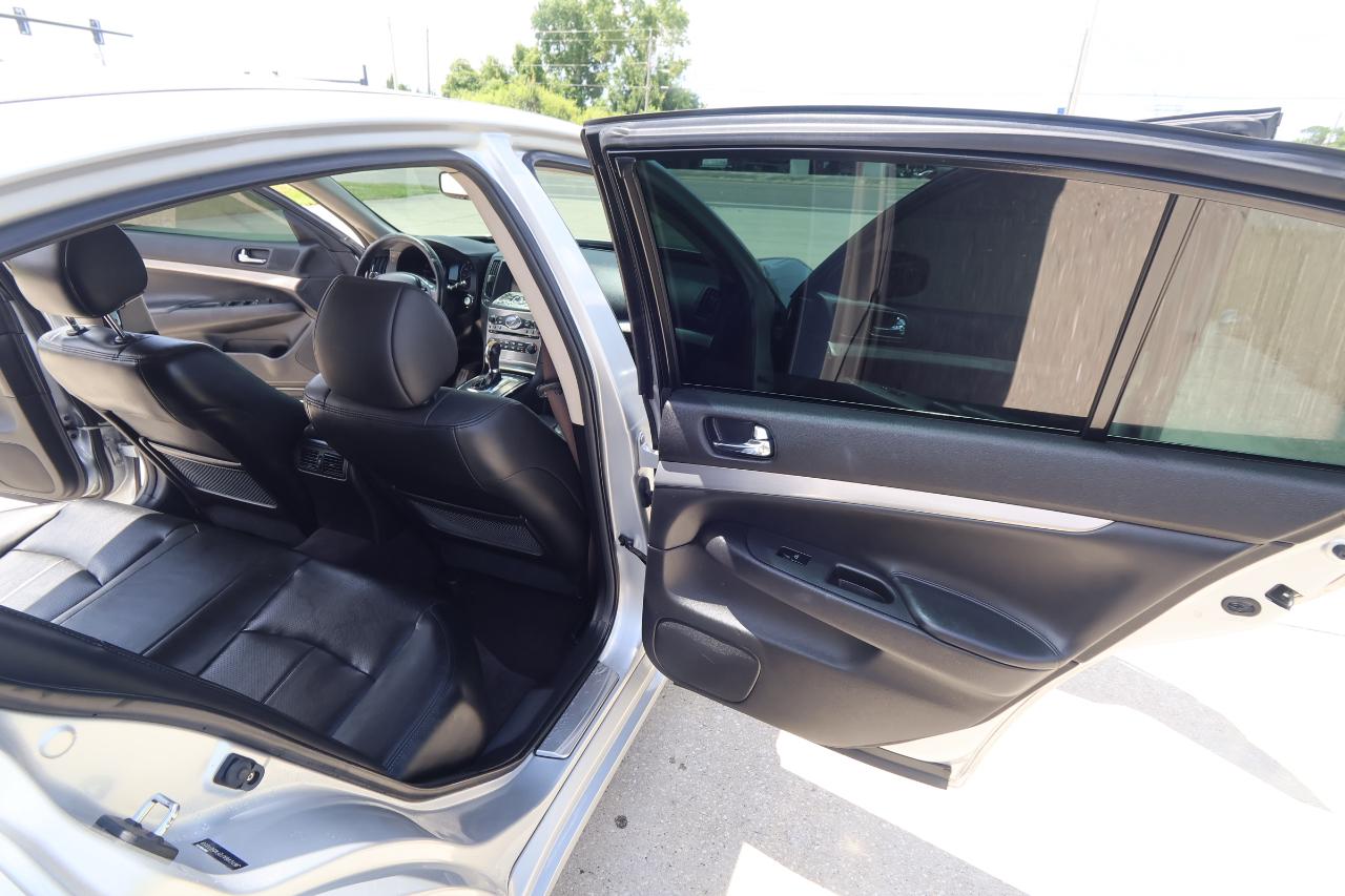 Infiniti Q40 4dr Sdn RWD 2015