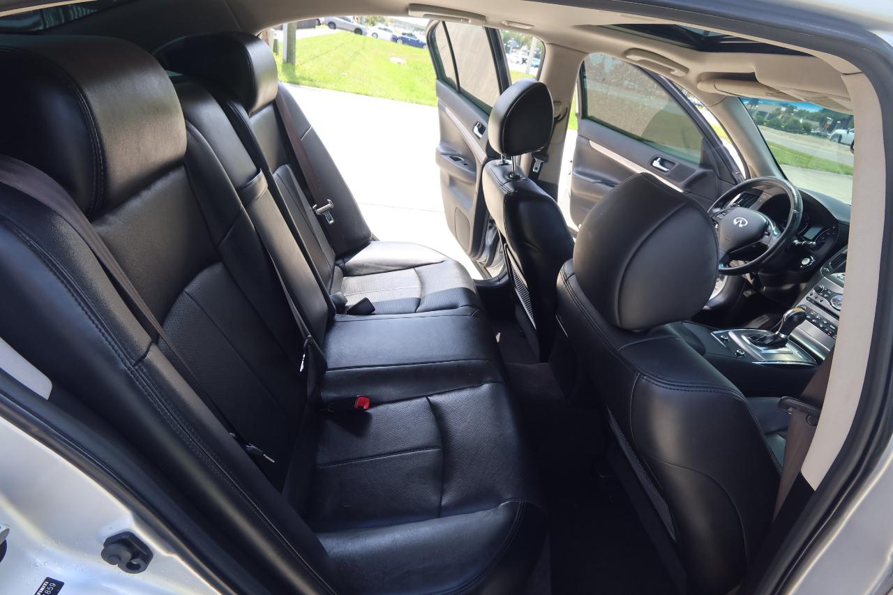 Infiniti Q40 4dr Sdn RWD 2015
