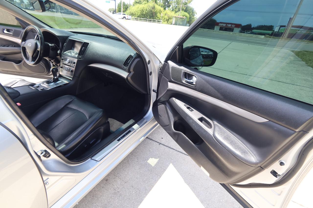 Infiniti Q40 4dr Sdn RWD 2015