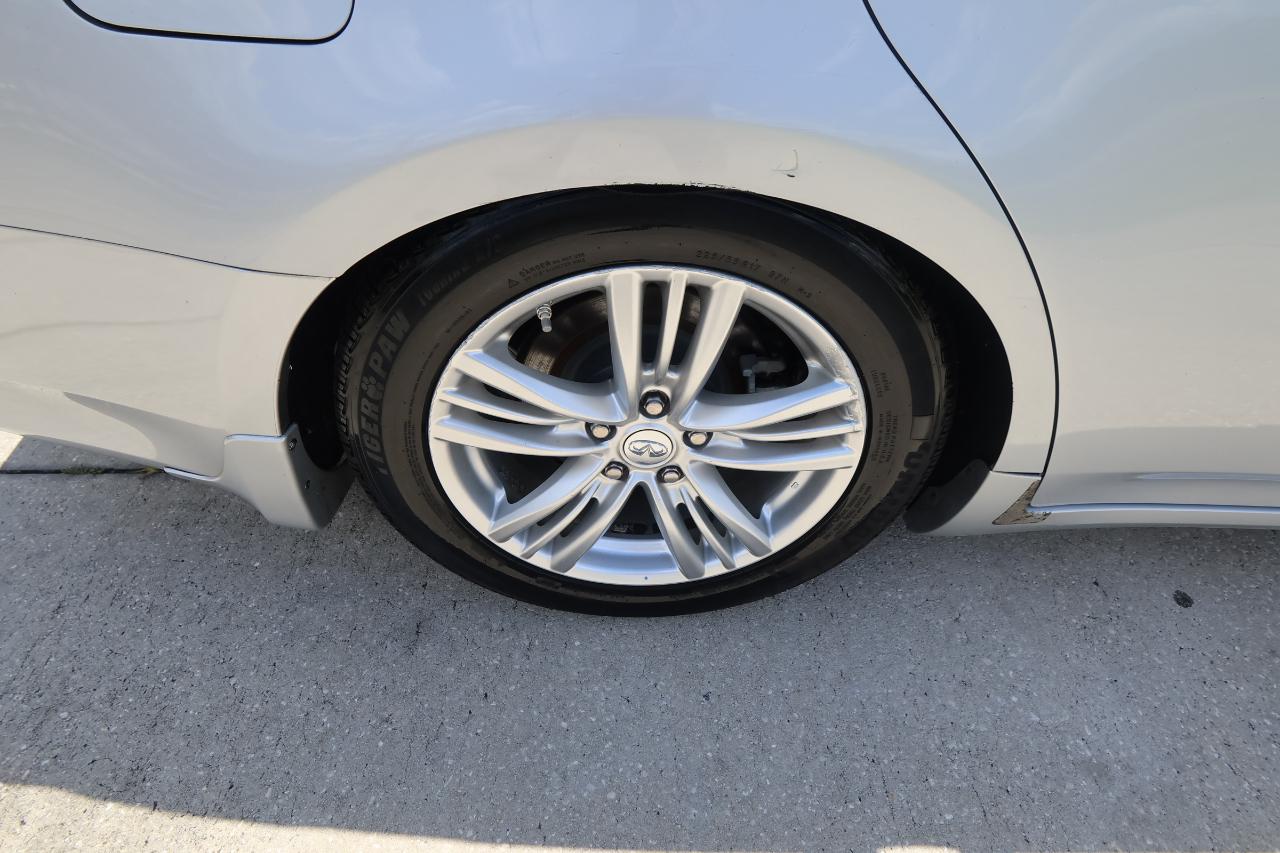Infiniti Q40 4dr Sdn RWD 2015