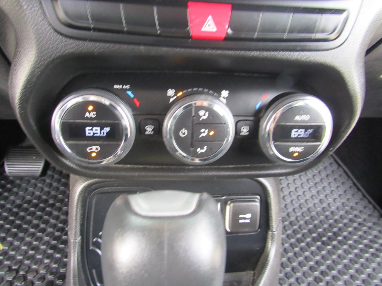 Jeep Renegade Latitude FWD 2015