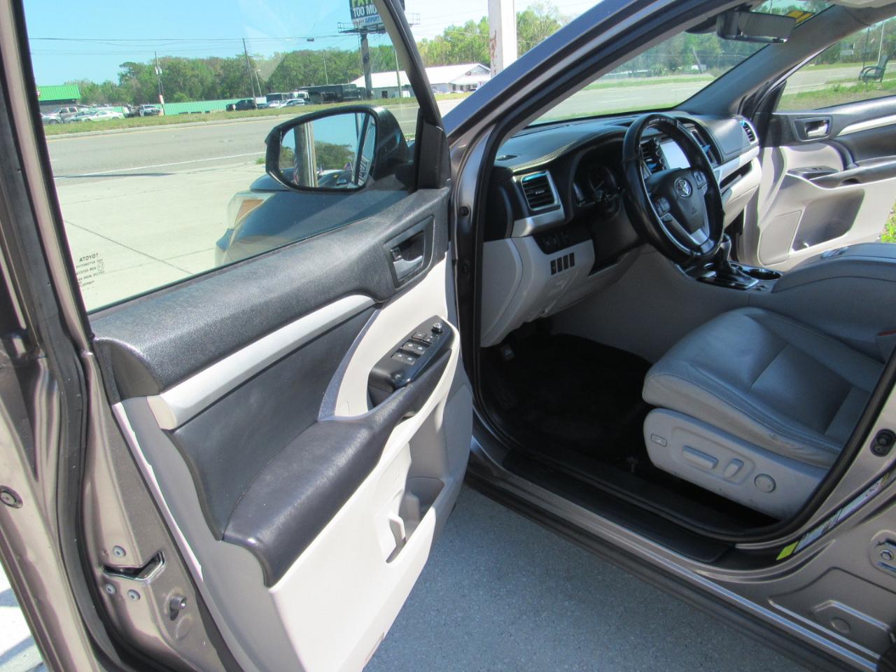 Toyota Highlander XLE V6 FWD (Natl) 2017