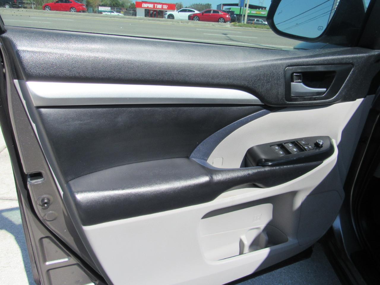 Toyota Highlander XLE V6 FWD (Natl) 2017