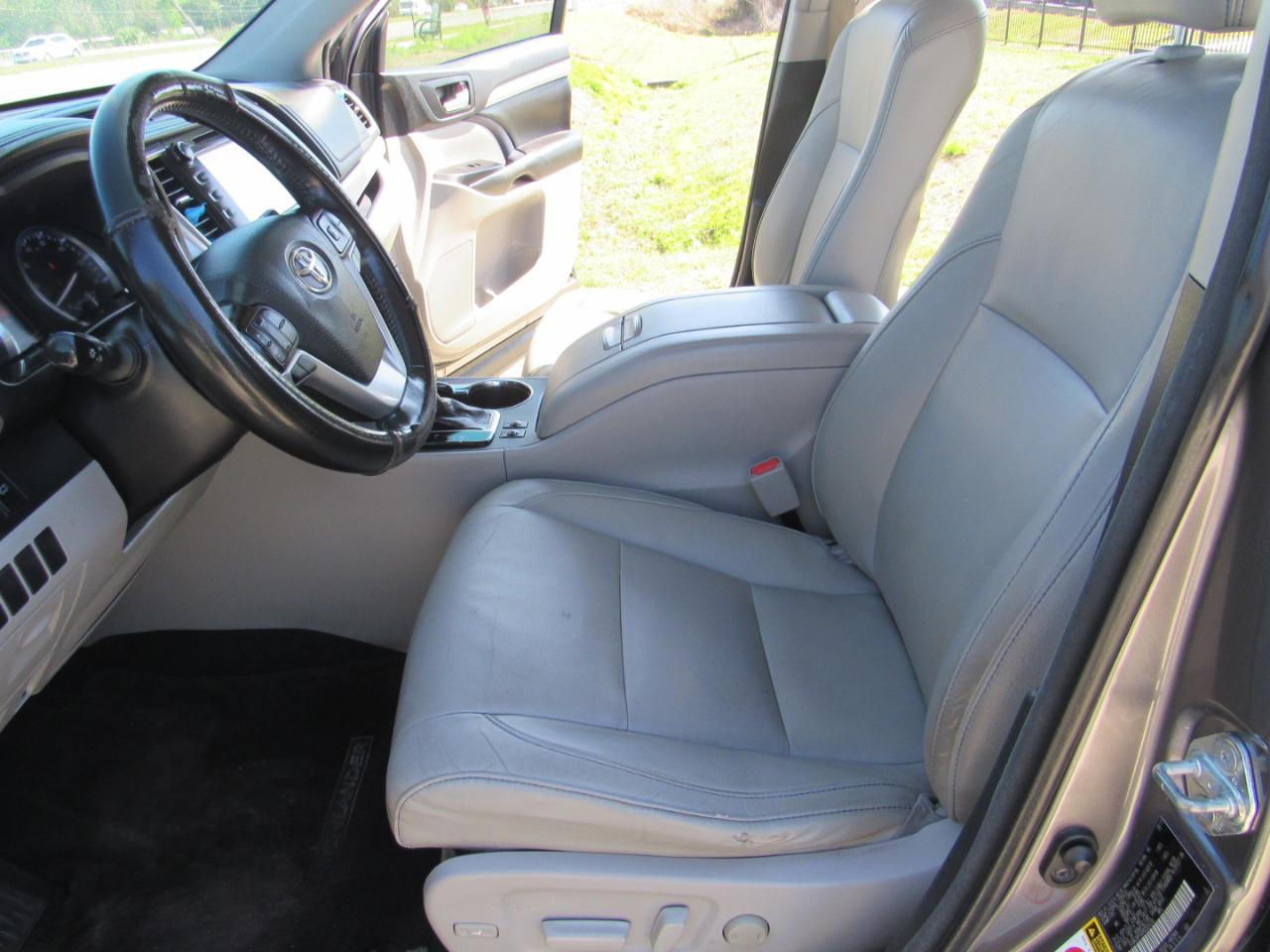 Toyota Highlander XLE V6 FWD (Natl) 2017