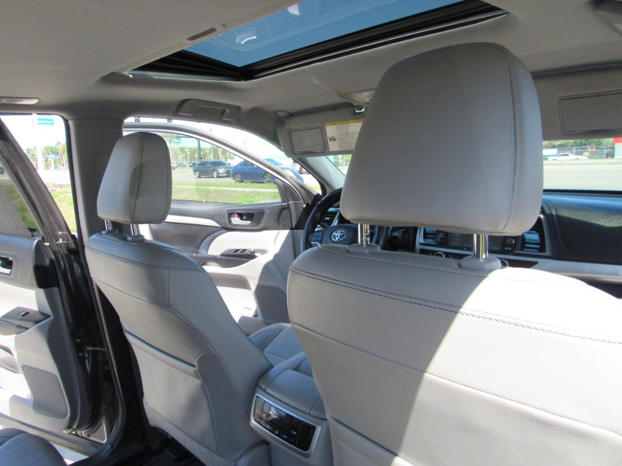 Toyota Highlander XLE V6 FWD (Natl) 2017