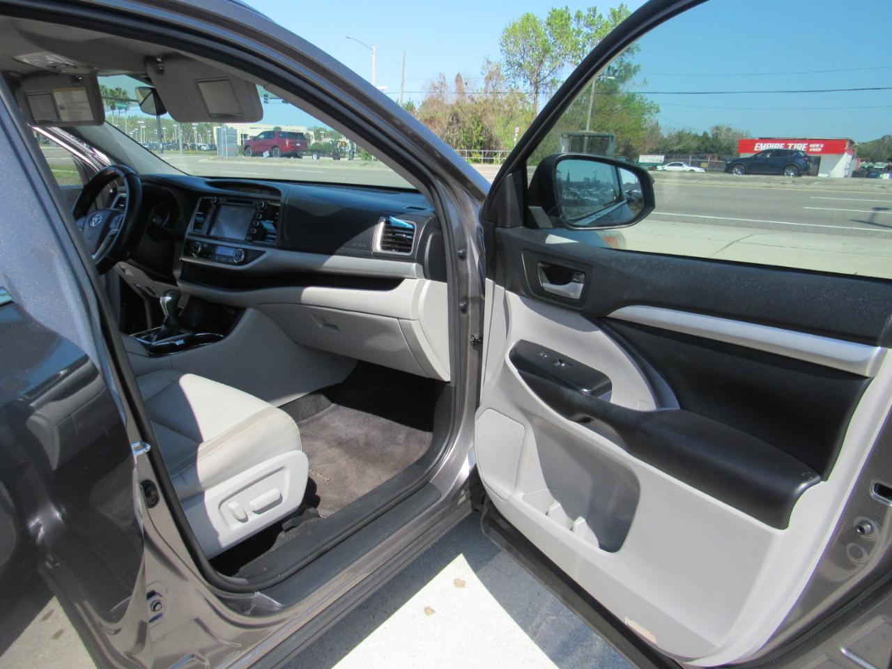 Toyota Highlander XLE V6 FWD (Natl) 2017