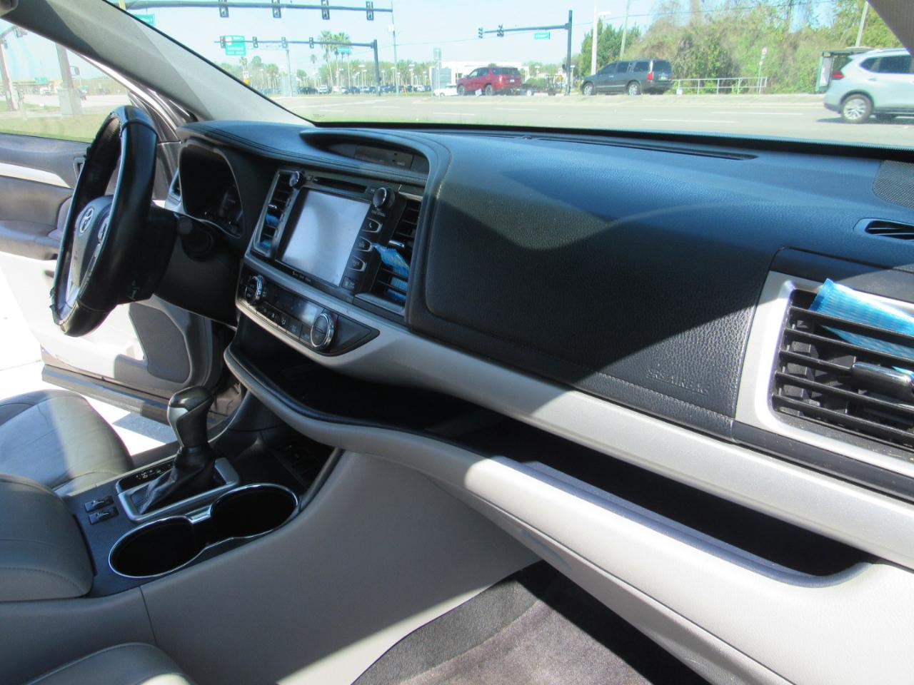 Toyota Highlander XLE V6 FWD (Natl) 2017