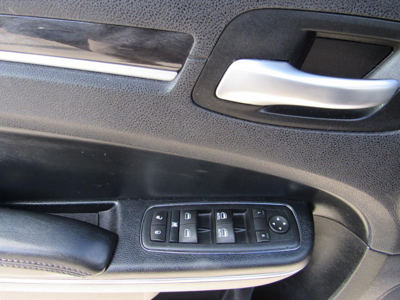 Chrysler 300 4dr Sdn Anniversary Edition AWD 2016