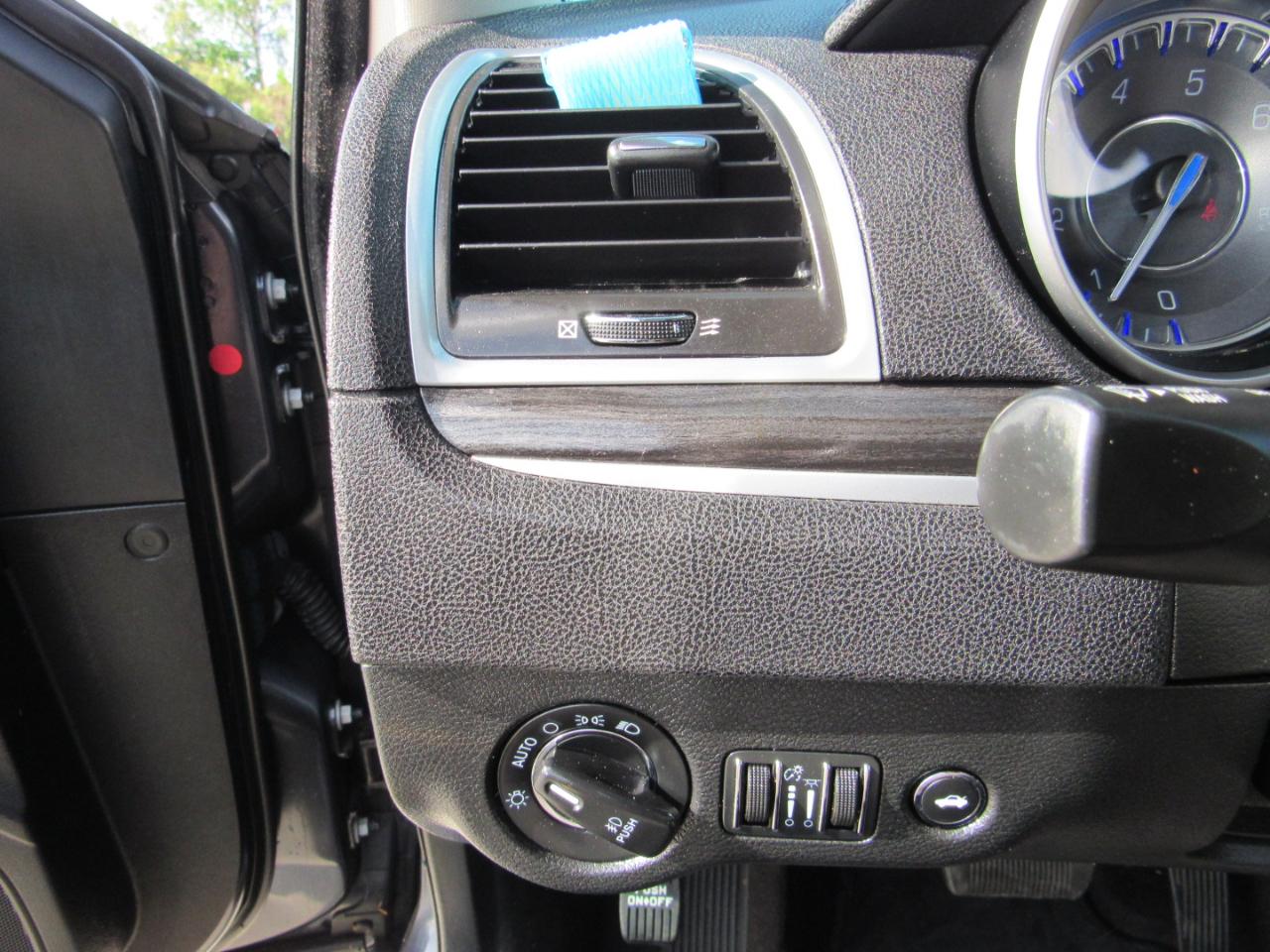 Chrysler 300 4dr Sdn Anniversary Edition AWD 2016