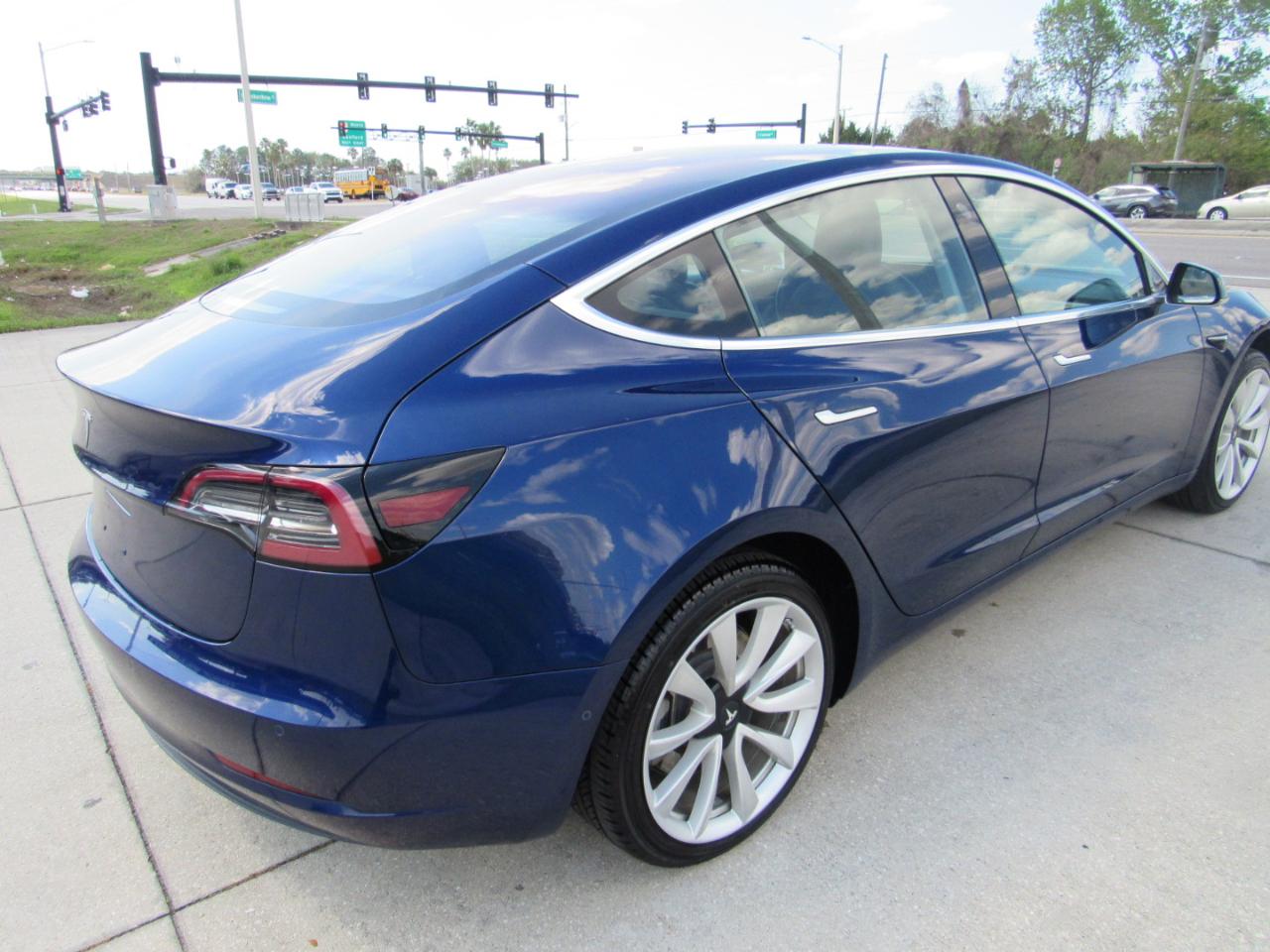 Tesla Model 3 Long Range Battery RWD 2018