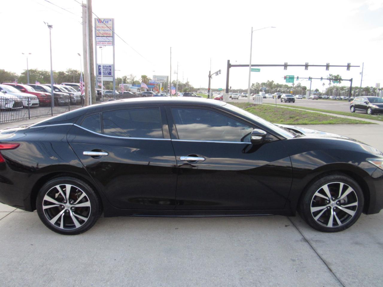 Nissan Maxima SV 3.5L 2018