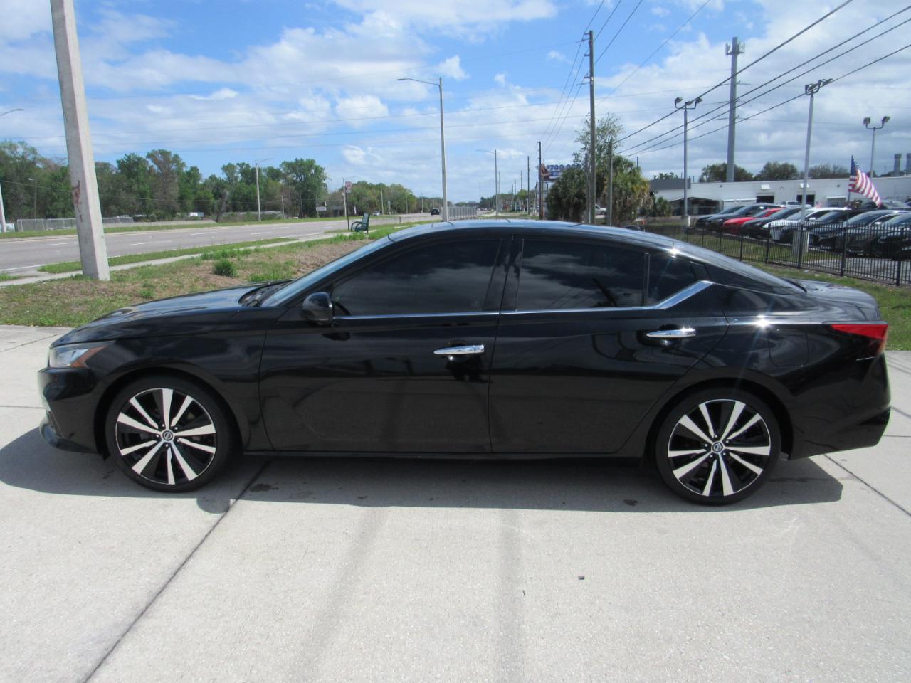 Nissan Altima 2.5 Platinum Sedan 2019