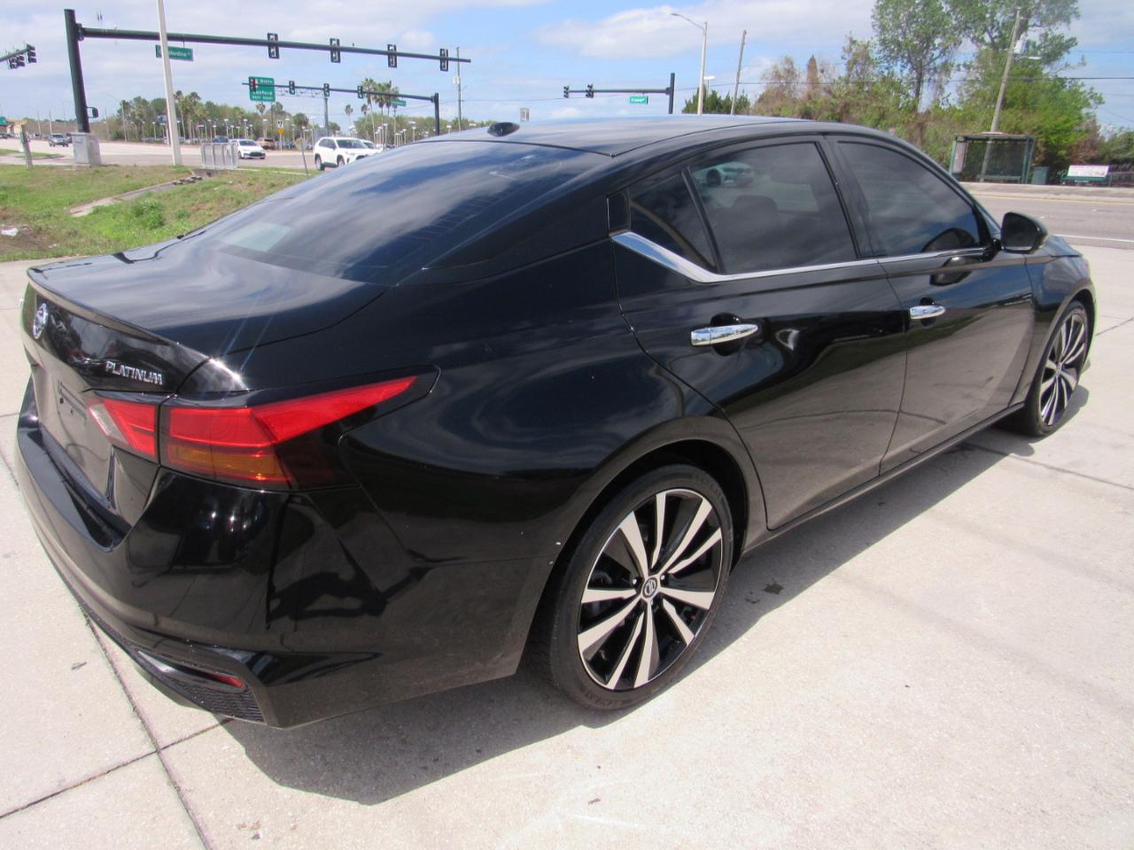 Nissan Altima 2.5 Platinum Sedan 2019