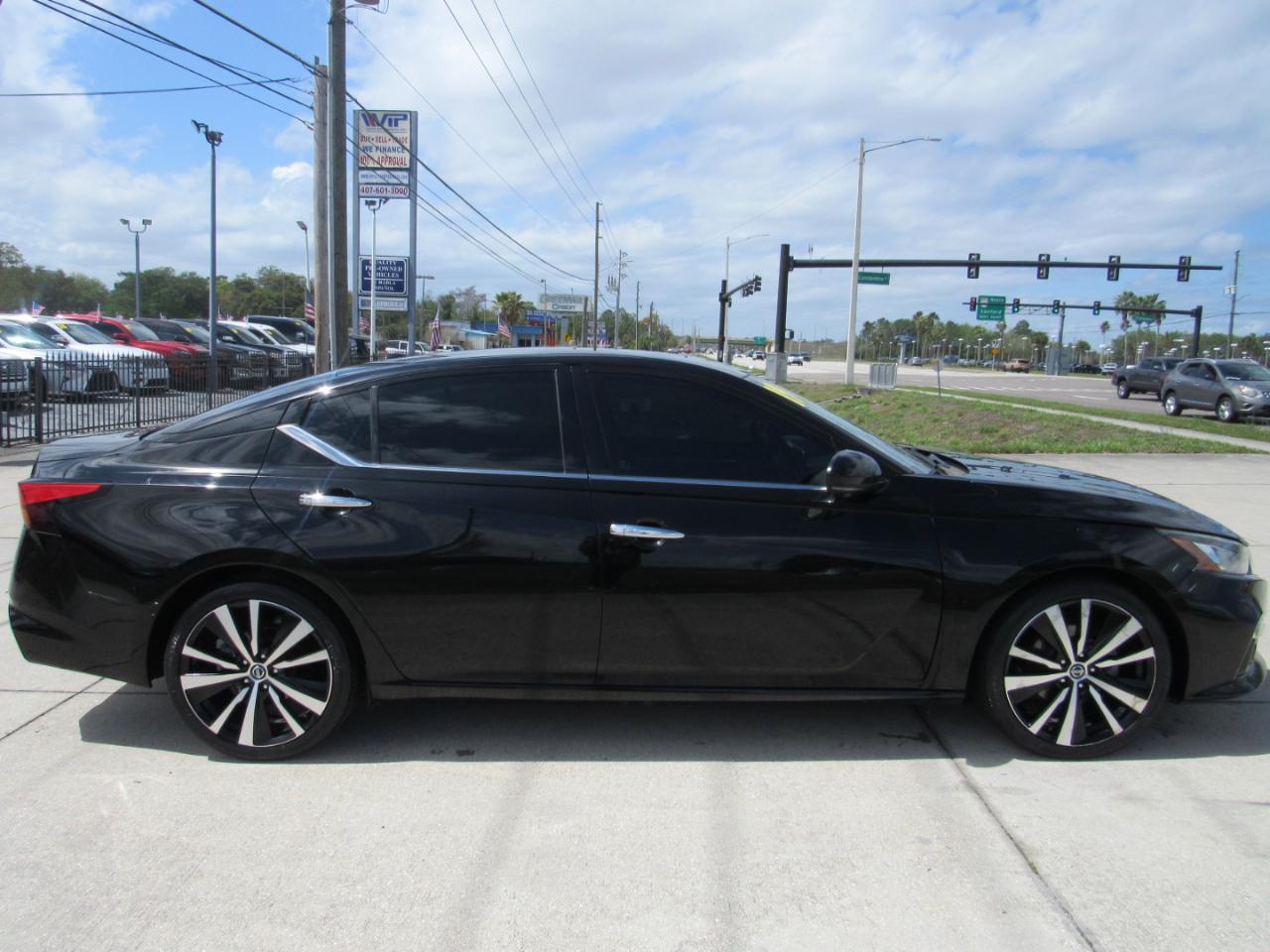 Nissan Altima 2.5 Platinum Sedan 2019