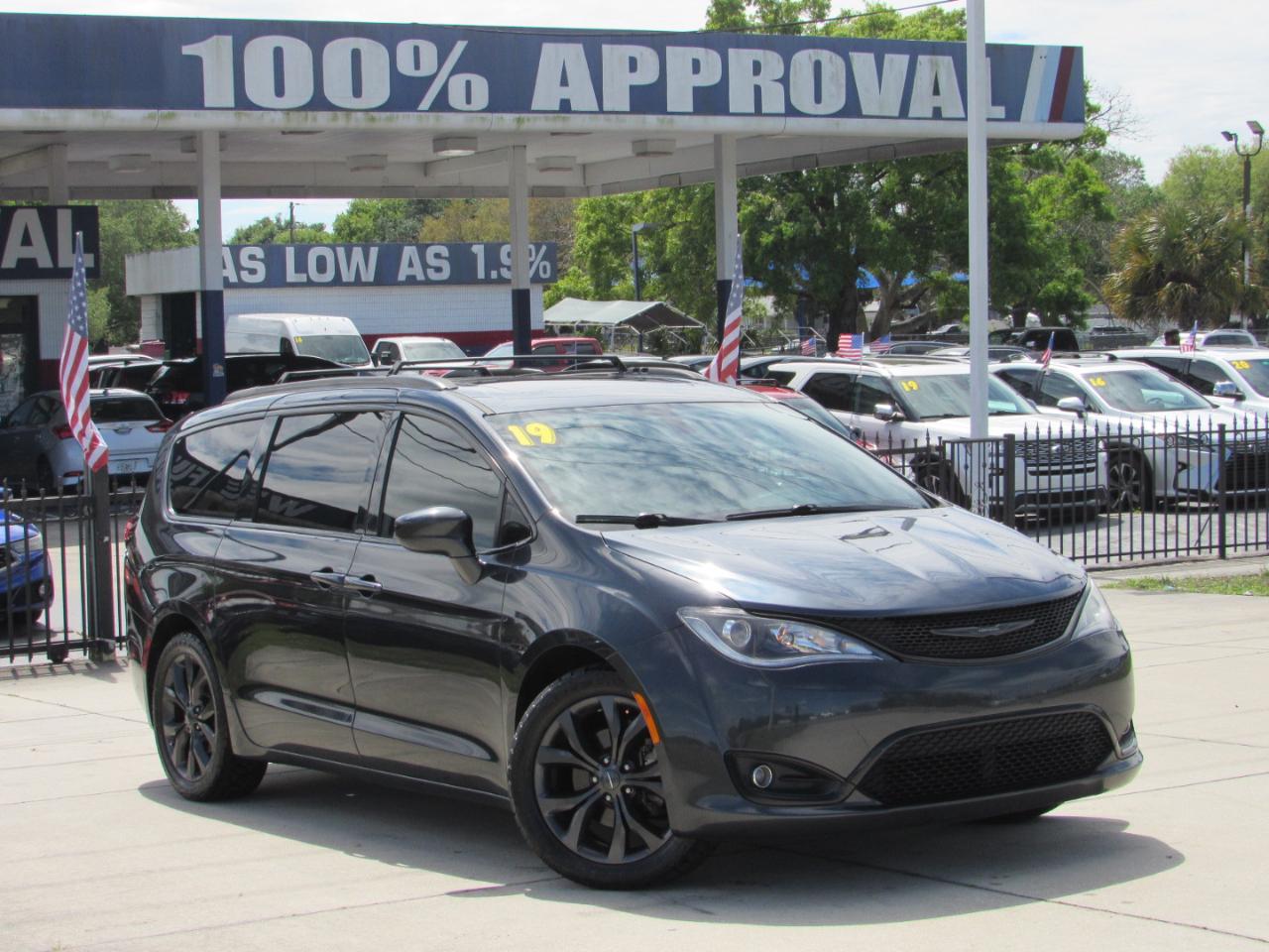 Chrysler Pacifica Touring L Plus FWD 2019