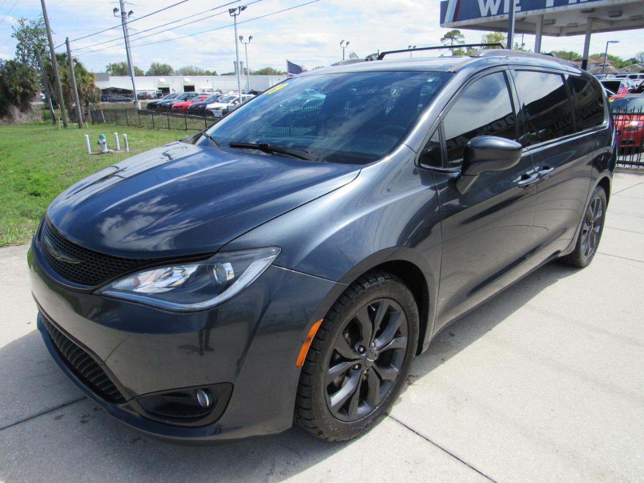 Chrysler Pacifica Touring L Plus FWD 2019