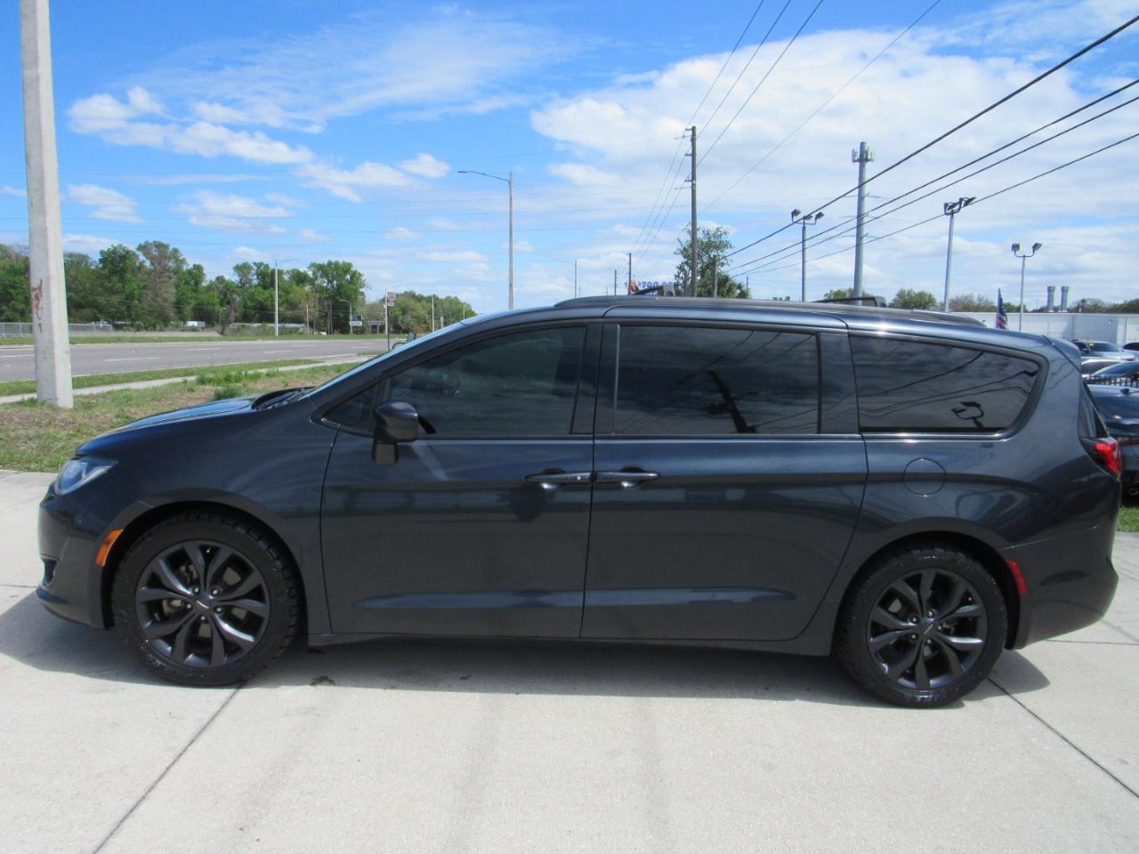 Chrysler Pacifica Touring L Plus FWD 2019