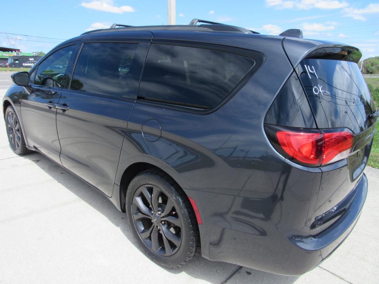 Chrysler Pacifica Touring L Plus FWD 2019