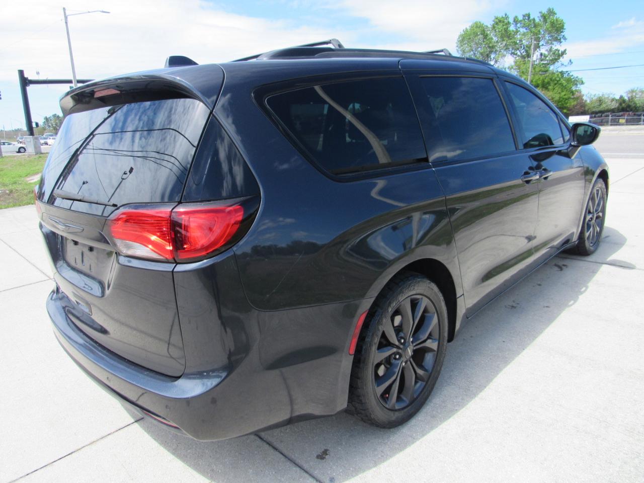 Chrysler Pacifica Touring L Plus FWD 2019