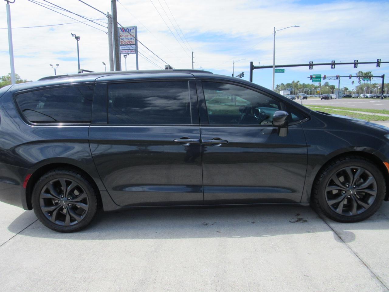 Chrysler Pacifica Touring L Plus FWD 2019