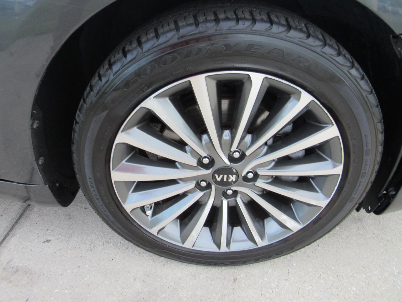 Kia Cadenza Technology Sedan 2017